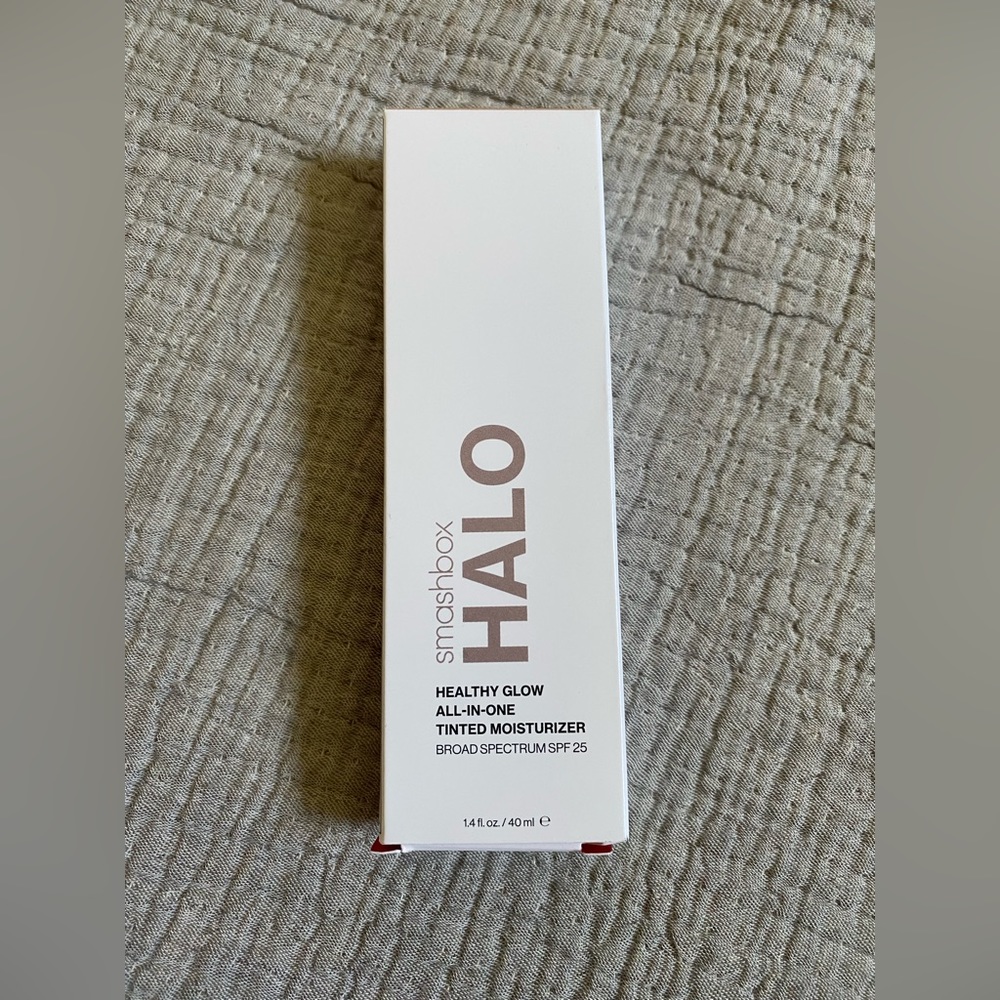 Smashbox Cosmetics Halo Tinted Moisturizer SPF 25 in Light Medium NIB